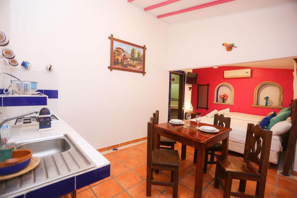 Ikaro Suites Colonial 칸쿤 외부 사진