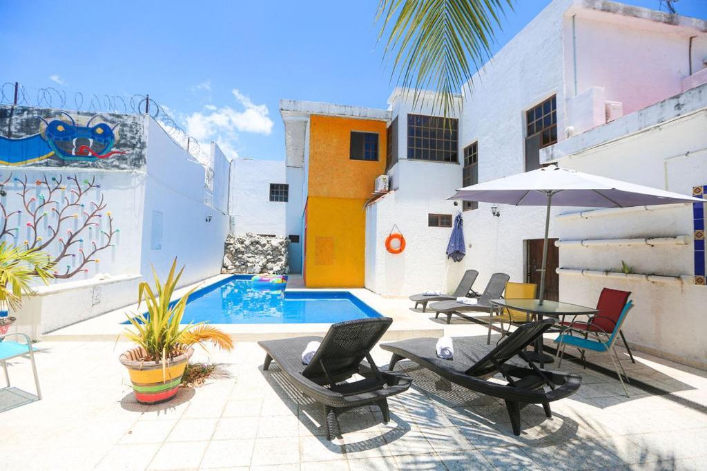 Ikaro Suites Colonial 칸쿤 외부 사진